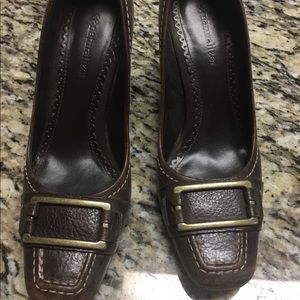 Brown Naturalizer heels with buckle Sz 5.5